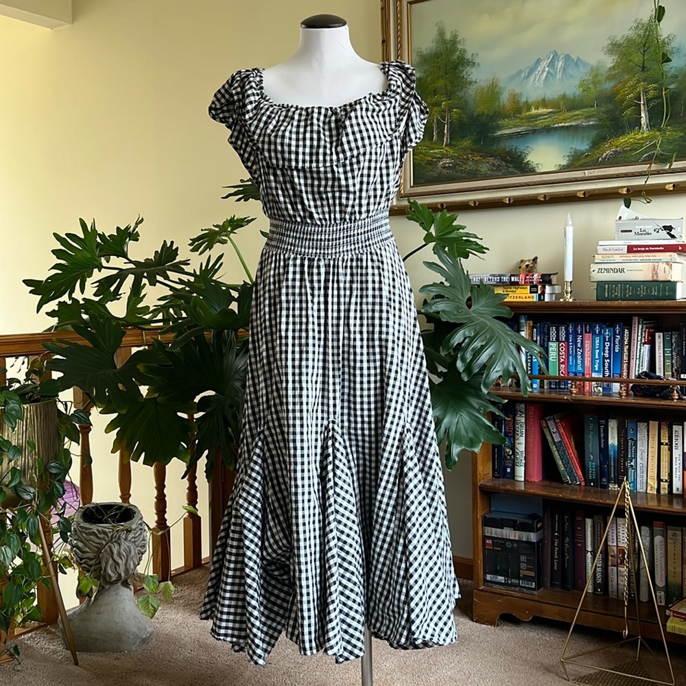 CHELSEA & THEODORE, Checkered Summer Dress, flowing, fun skirt, size large 🖤